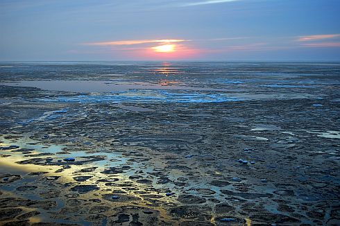 sunrise-over-melting-ice